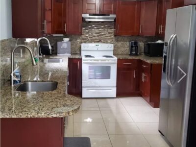 Reasonably Priced, Very central located in heart of North Miami Beach, pool heat