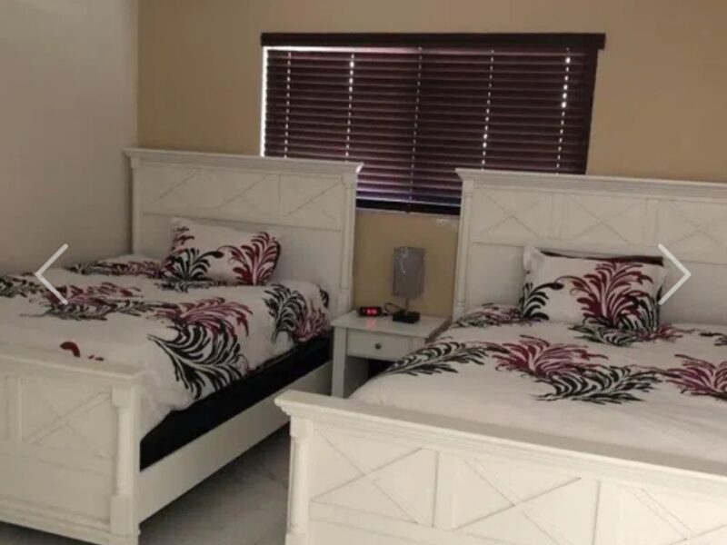 Luxury Kosher 3 or 4 Bedroom Villa - Heated Pool - Beautiful Neighborhood close