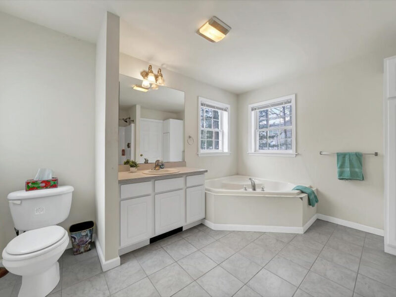 South Fallsburg 4 bedrooms 3 bathrooms sleeps 11